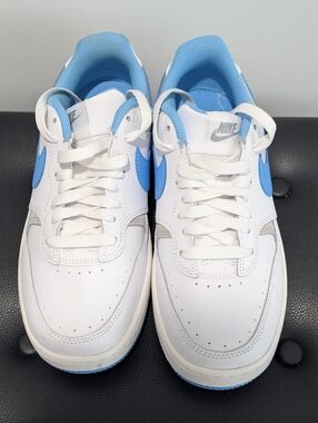 Nike White & Light Gray Sneakers - Visible Nike Branding